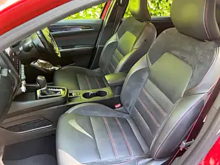Used 2022 Renault Arkana R.s. Line Red - Interior and Exterior details 15