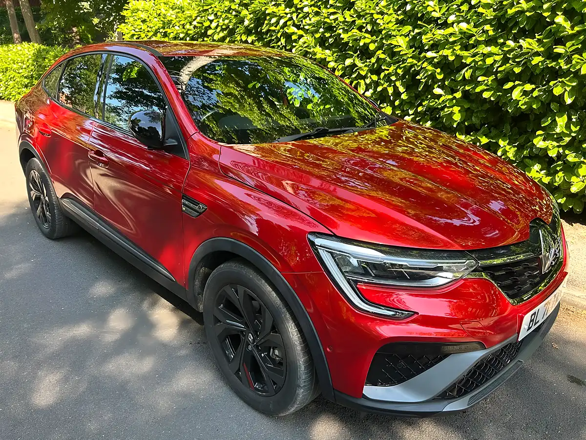 Used 2022 Renault Arkana R.s. Line Red - Interior and Exterior details 18