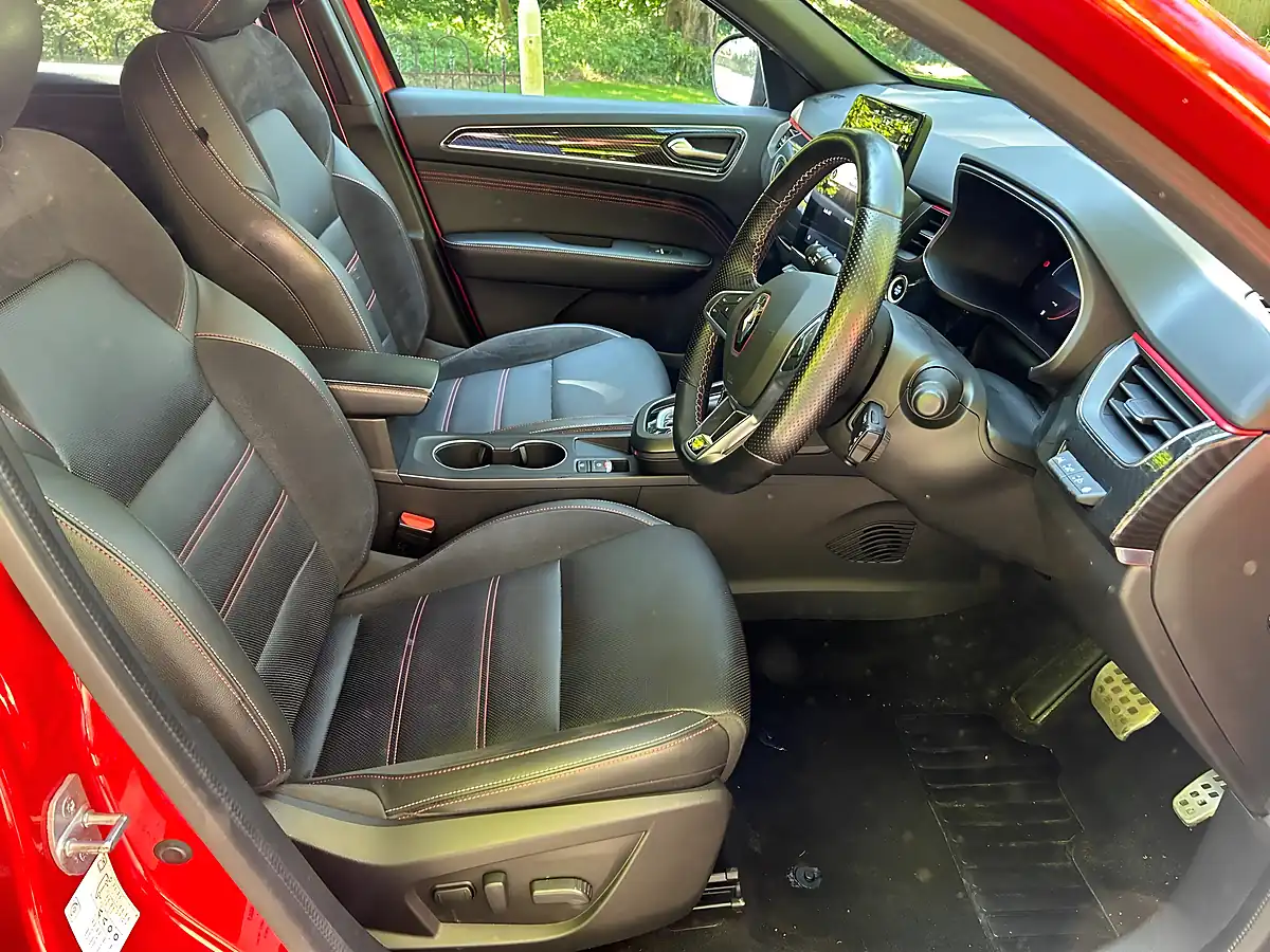 Used 2022 Renault Arkana R.s. Line Red - Interior and Exterior details 19