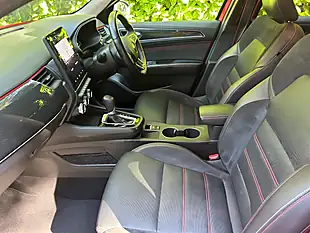 Used 2022 Renault Arkana R.s. Line Red - Interior and Exterior details 8