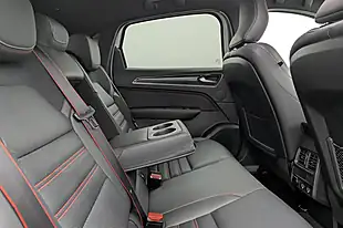 Used 2022 Renault Arkana R.s. Line White - Interior and Exterior details 13