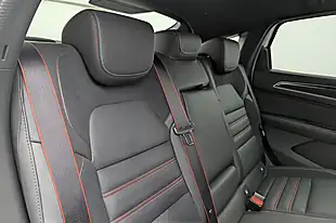 Used 2022 Renault Arkana R.s. Line White - Interior and Exterior details 16