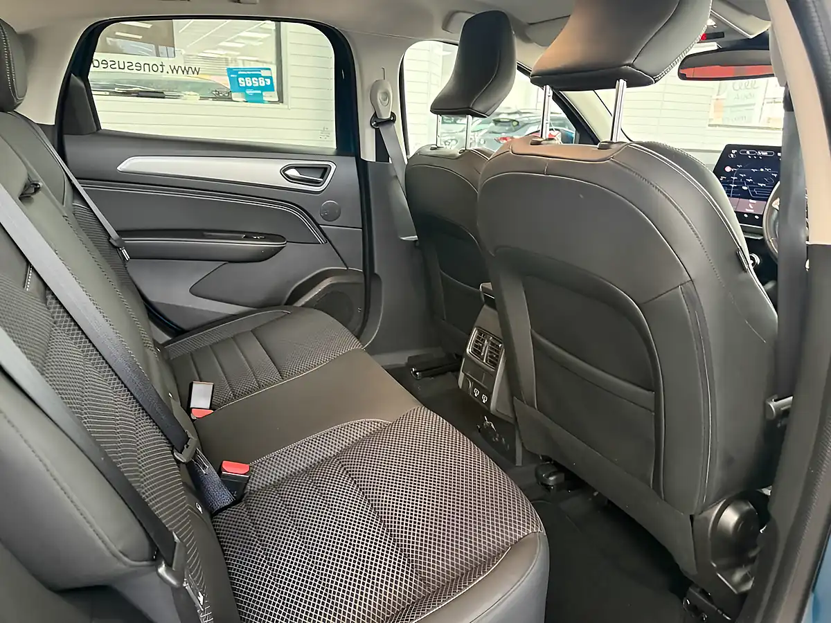 Used 2022 Renault Arkana S Edition Blue - Interior and Exterior details 4