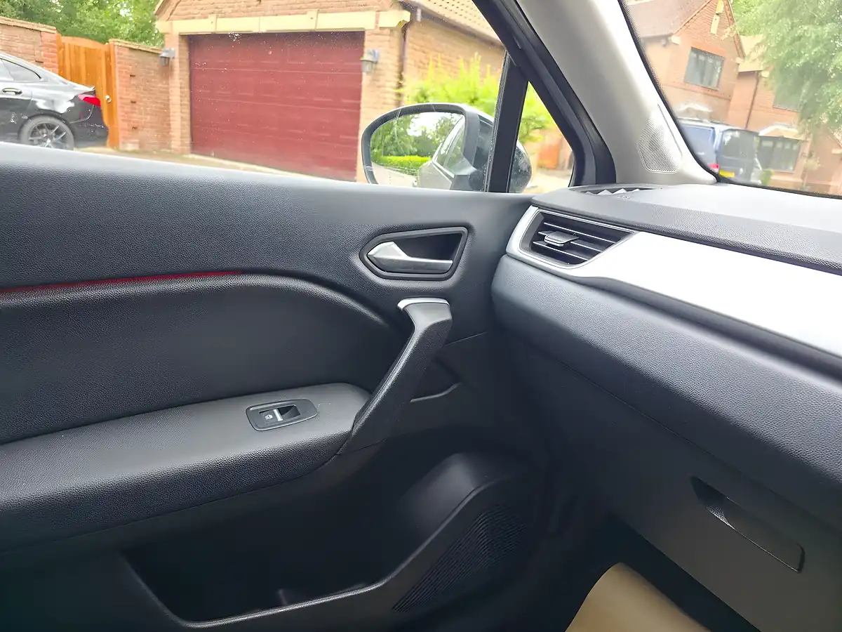 Used 2022 Renault Captur Se Edition Grey - Interior and Exterior details 10