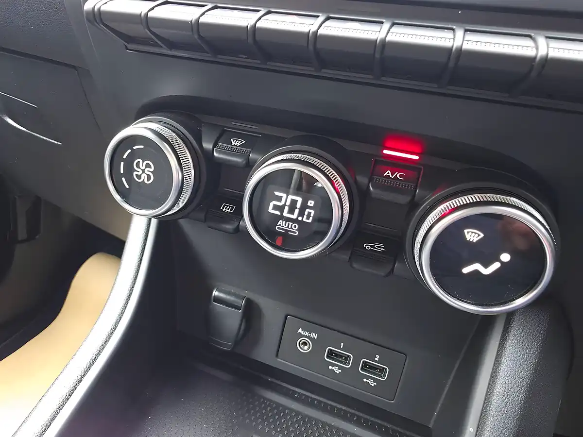 Used 2022 Renault Captur Se Edition Grey - Interior and Exterior details 12