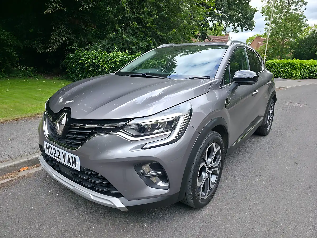 Used 2022 Renault Captur Se Edition Grey - Interior and Exterior details 3