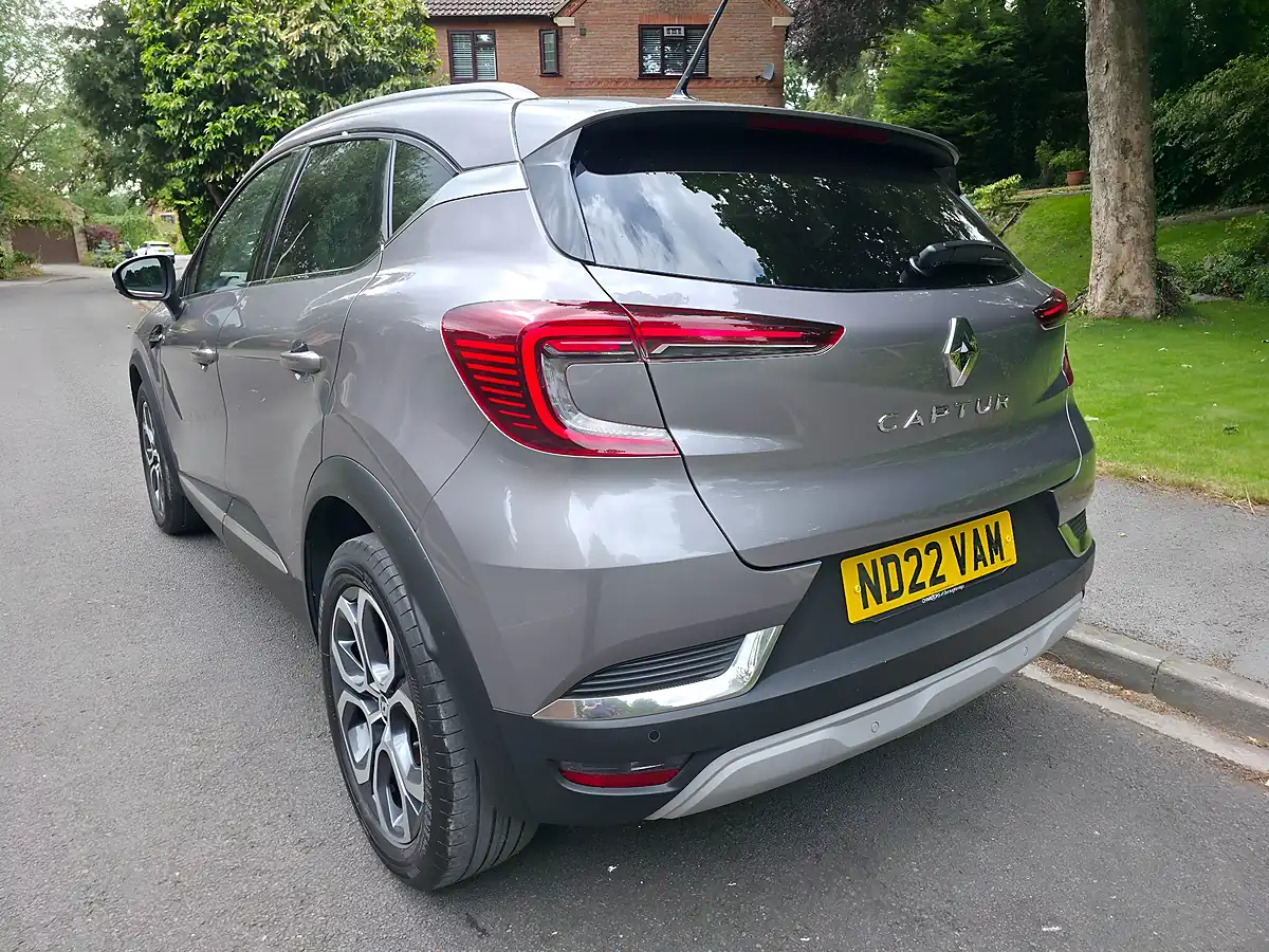 Used 2022 Renault Captur Se Edition Grey - Interior and Exterior details 4