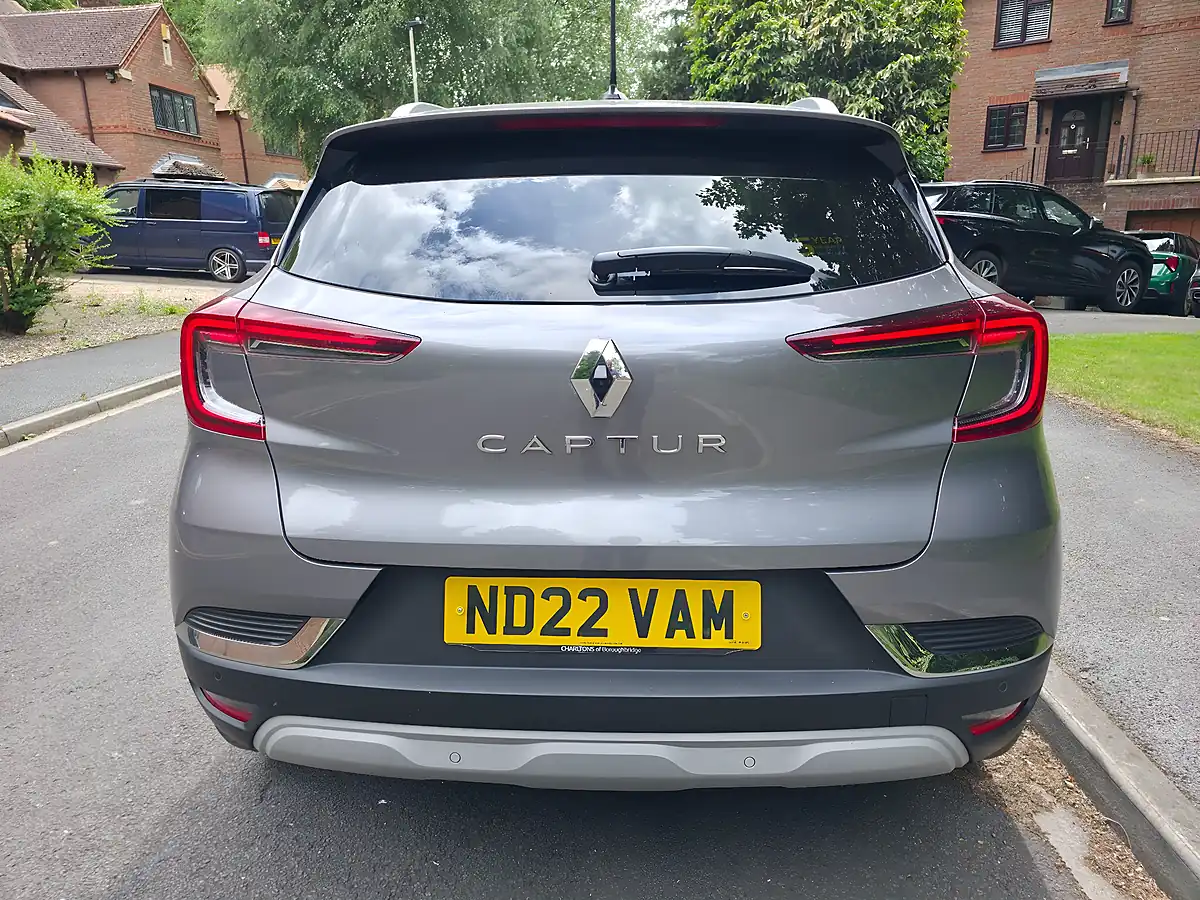 Used 2022 Renault Captur Se Edition Grey - Interior and Exterior details 6