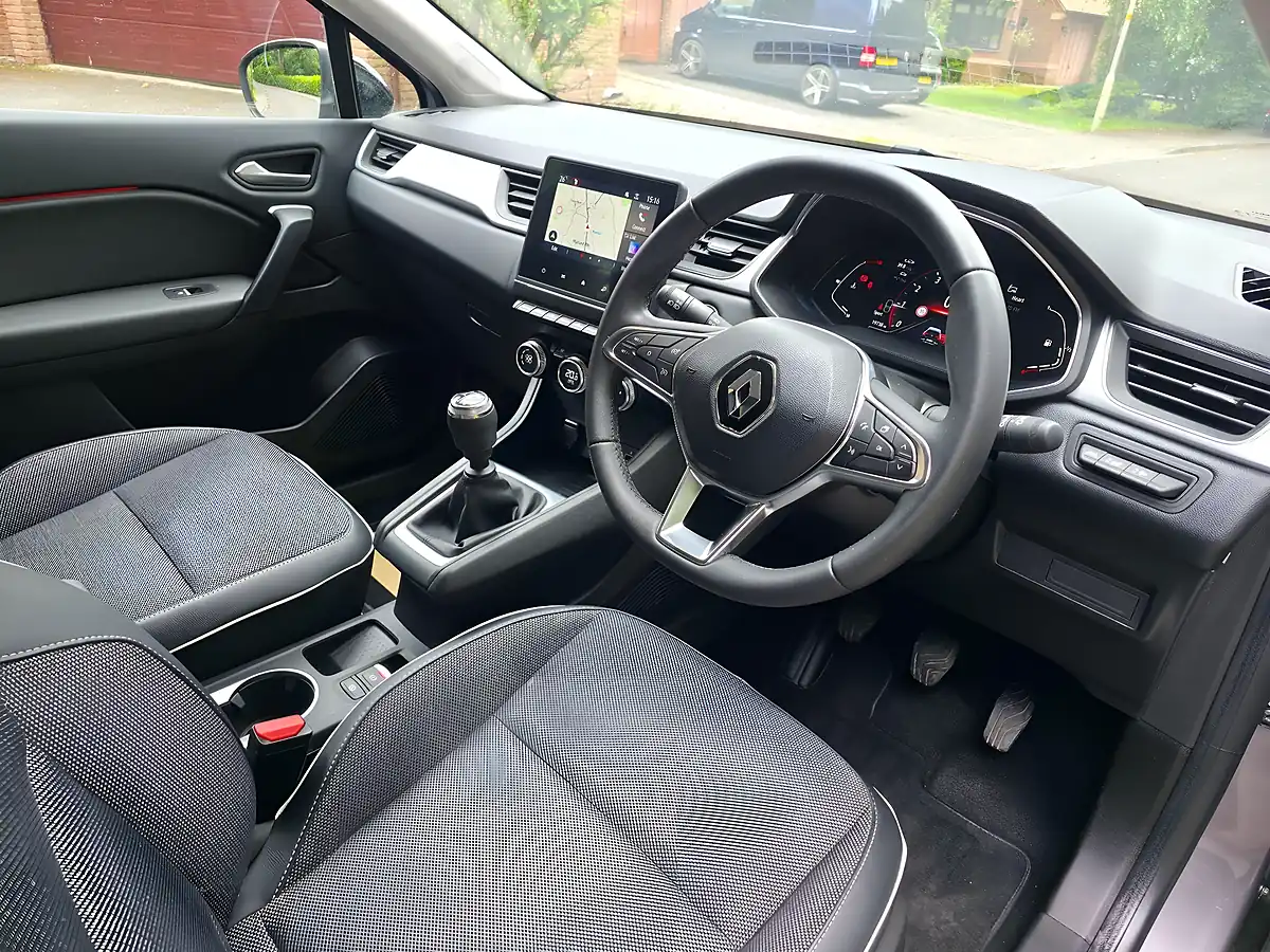 Used 2022 Renault Captur Se Edition Grey - Interior and Exterior details 9