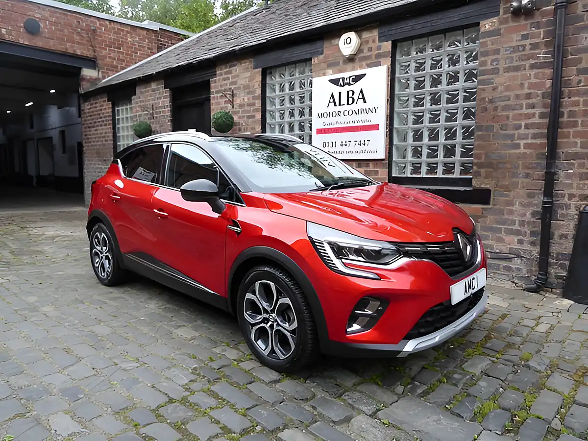 Used 2022 Renault Captur Se Edition Red - Front View