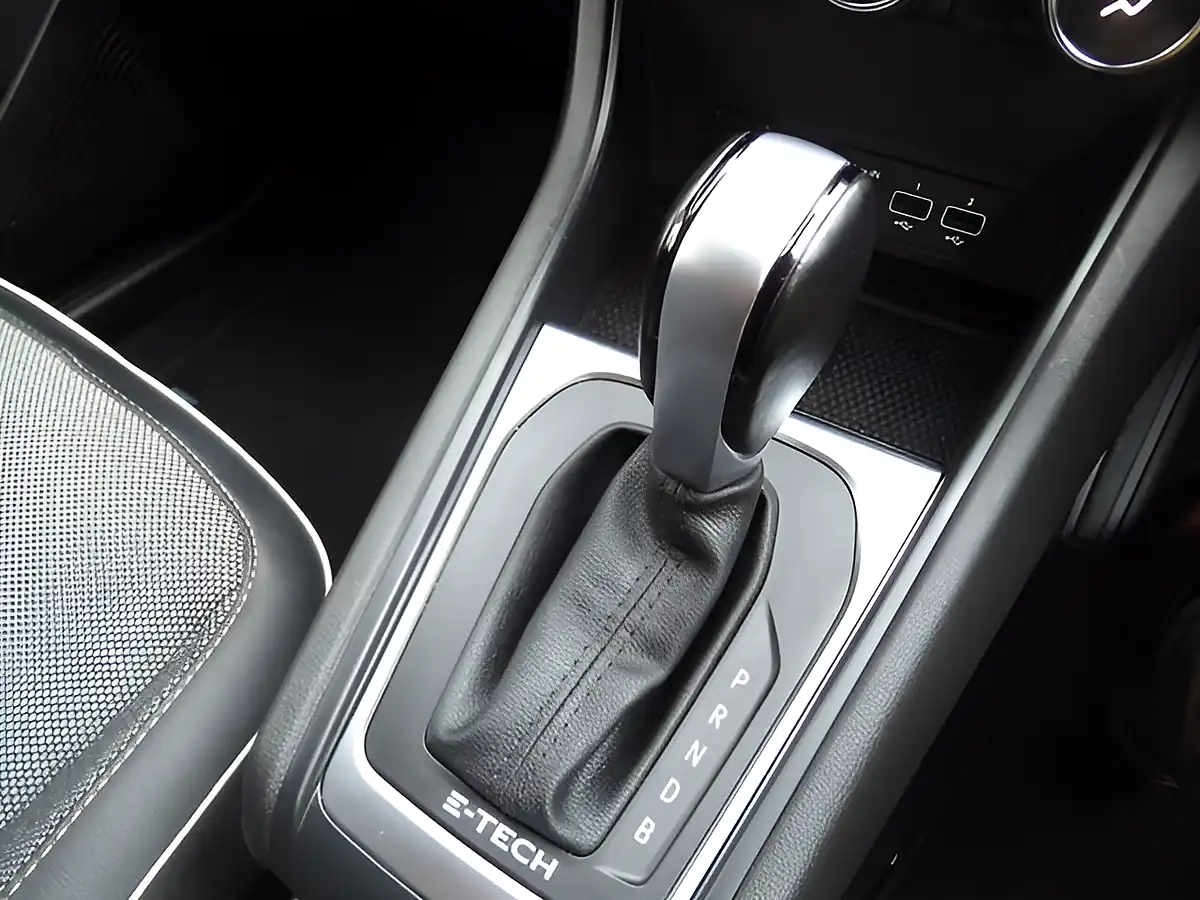 Used 2022 Renault Captur Se Edition Red - Interior and Exterior details 16