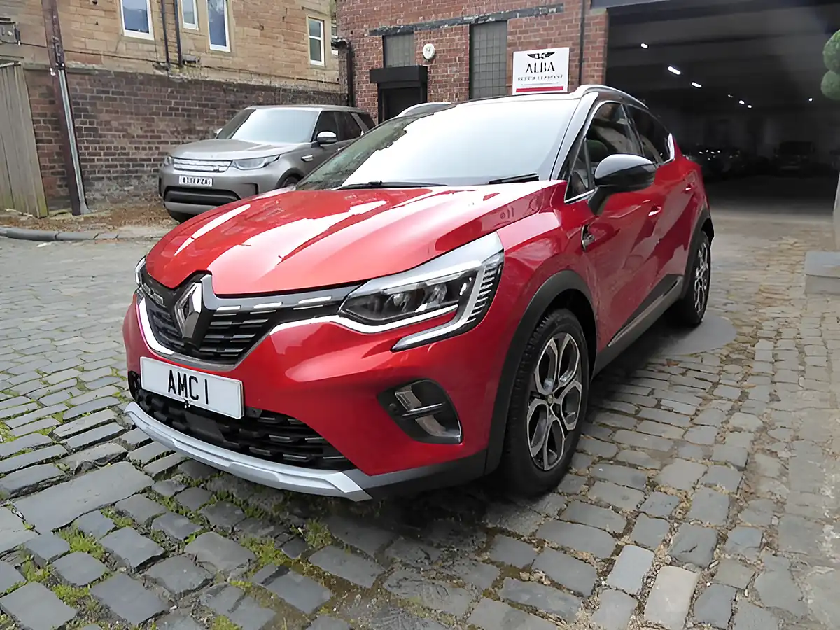 Used 2022 Renault Captur Se Edition Red - Interior and Exterior details 3