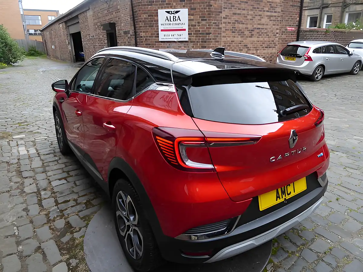 Used 2022 Renault Captur Se Edition Red - Interior and Exterior details 4