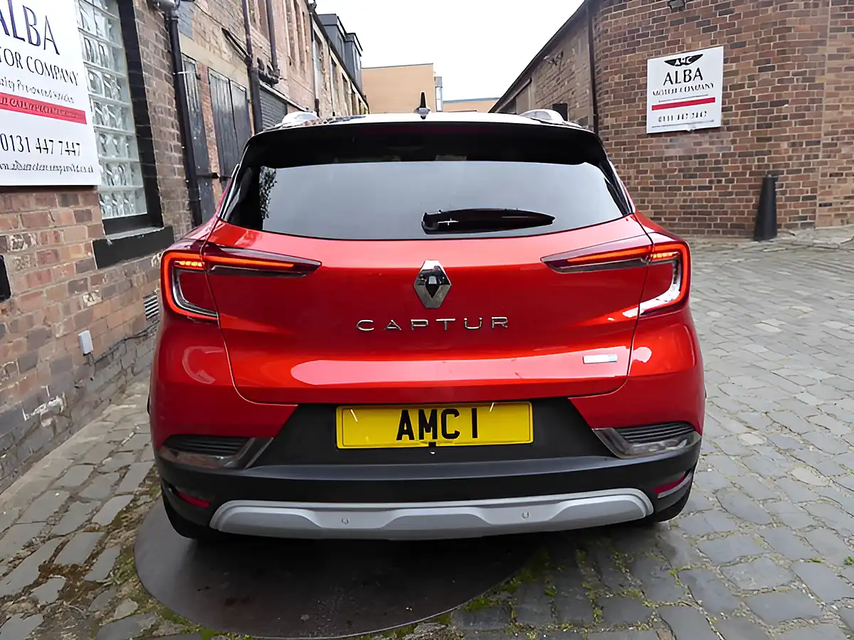 Used 2022 Renault Captur Se Edition Red - Interior and Exterior details 5