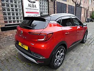 Used 2022 Renault Captur Se Edition Red - Interior and Exterior details 6