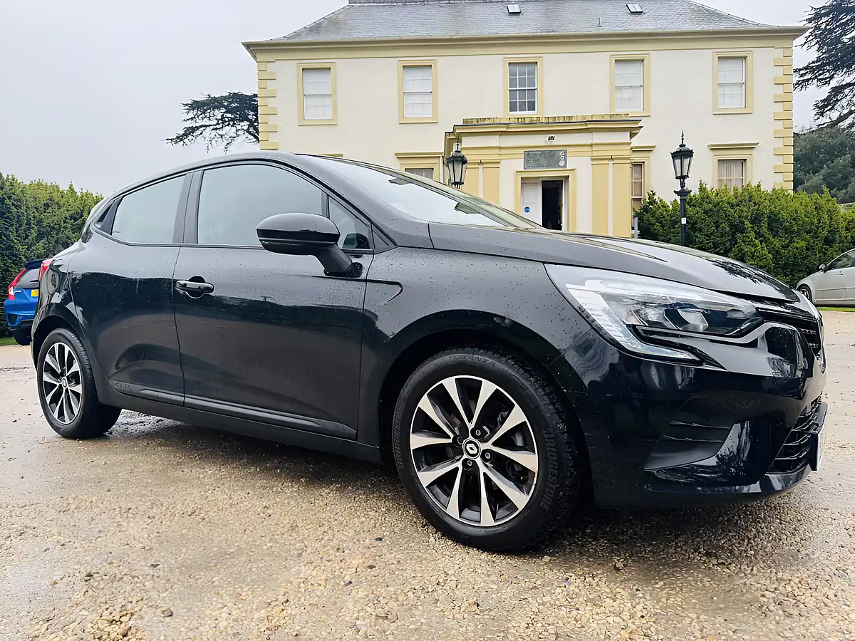Used 2022 Renault Clio Evolution Black - Front View