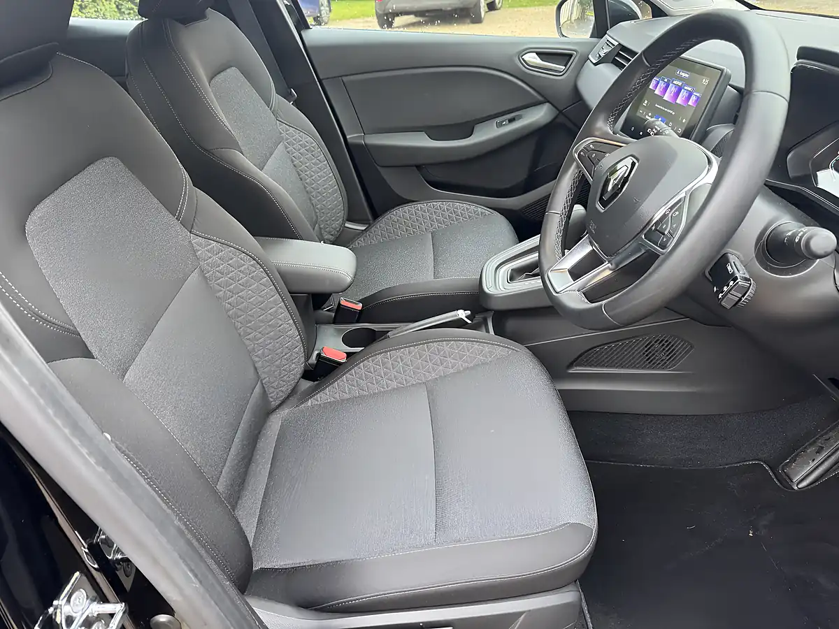 Used 2022 Renault Clio Evolution Black - Interior and Exterior details 16