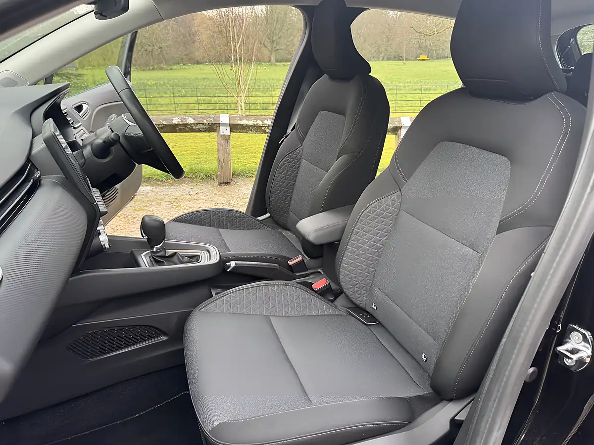 Used 2022 Renault Clio Evolution Black - Interior and Exterior details 6