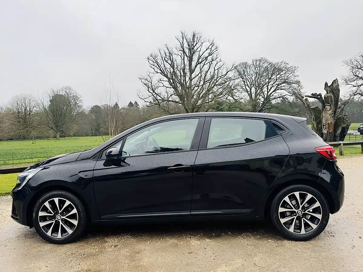 Used 2022 Renault Clio Evolution Black - Interior and Exterior details 7