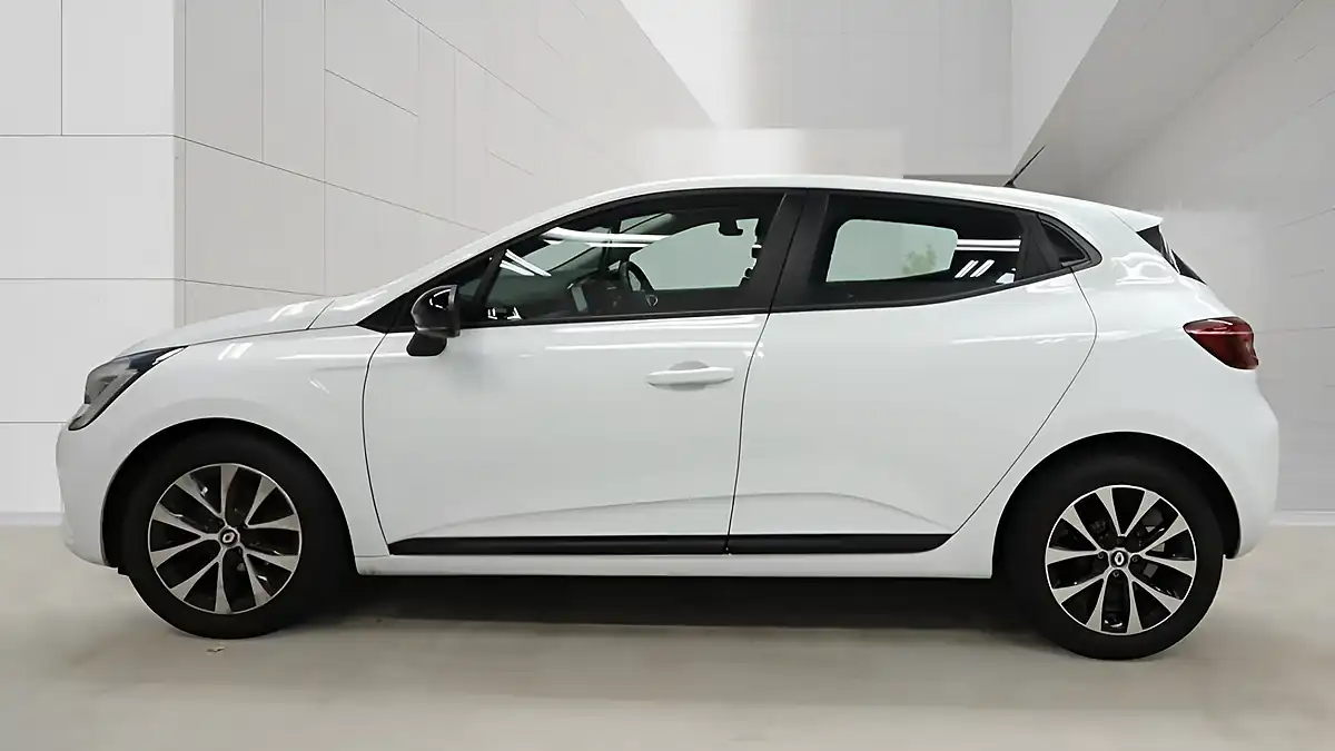 Used 2022 Renault Clio Evolution White - Interior and Exterior details 10