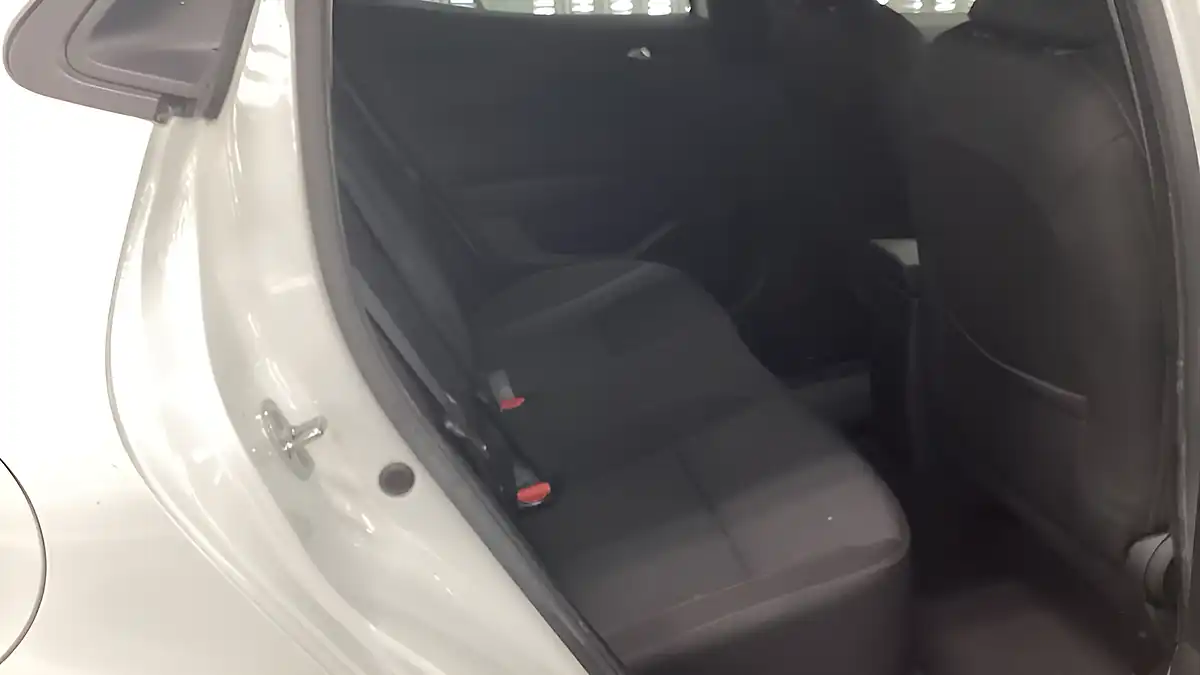 Used 2022 Renault Clio Evolution White - Interior and Exterior details 15