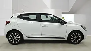 Used 2022 Renault Clio Evolution White - Interior and Exterior details 9