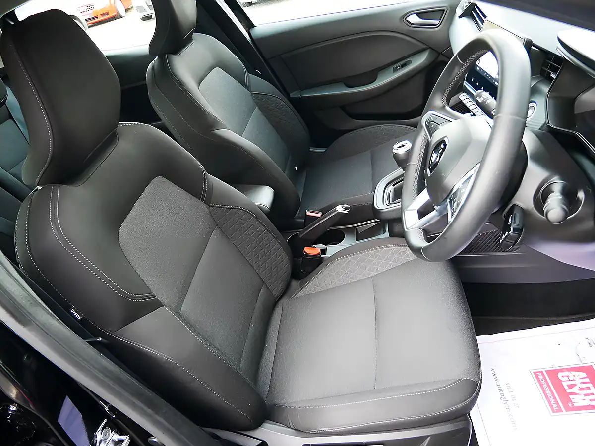 Used 2022 Renault Clio Iconic Diamond Black - Interior and Exterior details 11