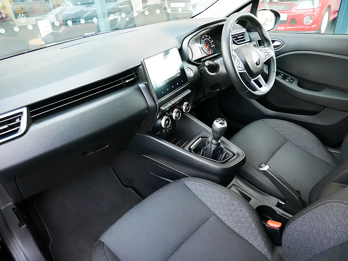 Used 2022 Renault Clio Iconic Diamond Black - Interior and Exterior details 12