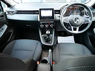 Used 2022 Renault Clio Iconic Diamond Black - Interior and Exterior details 13