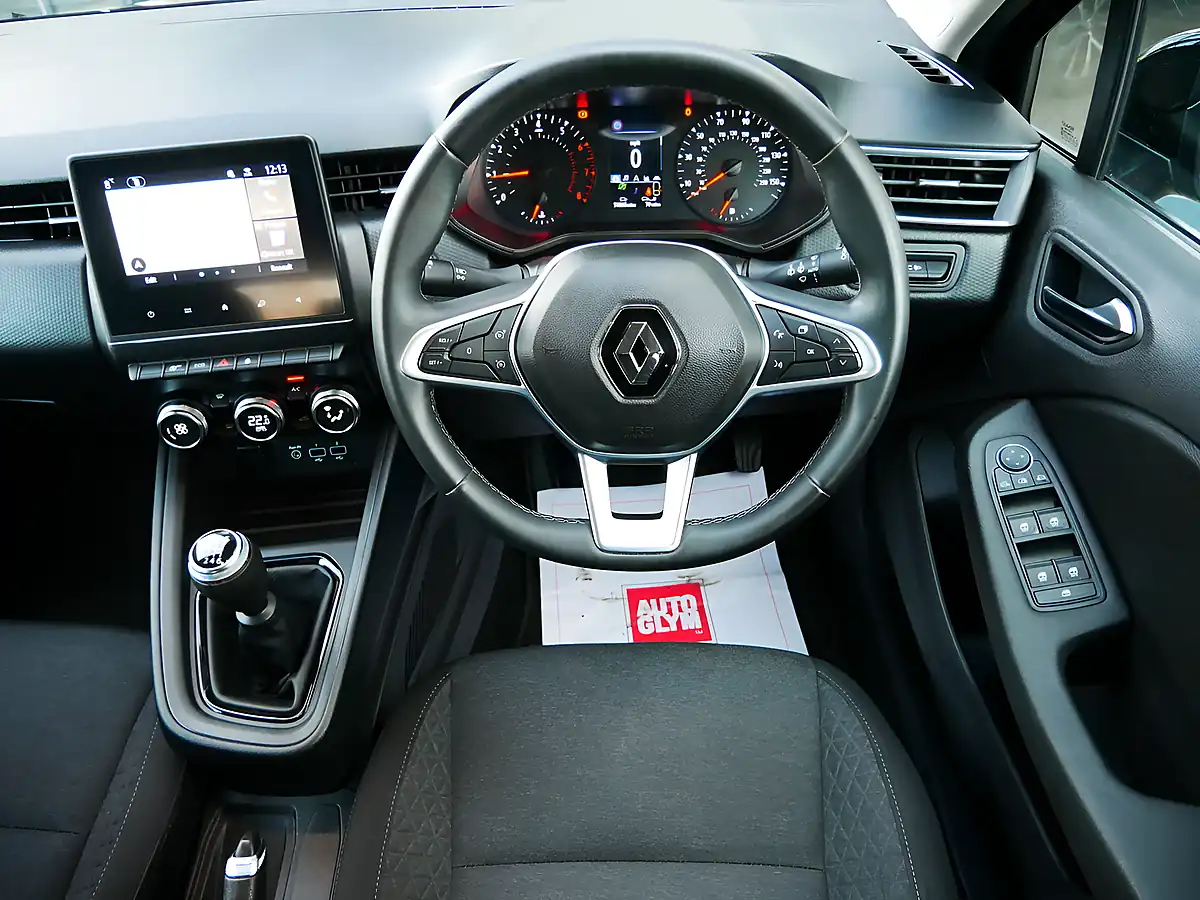Used 2022 Renault Clio Iconic Diamond Black - Interior and Exterior details 14