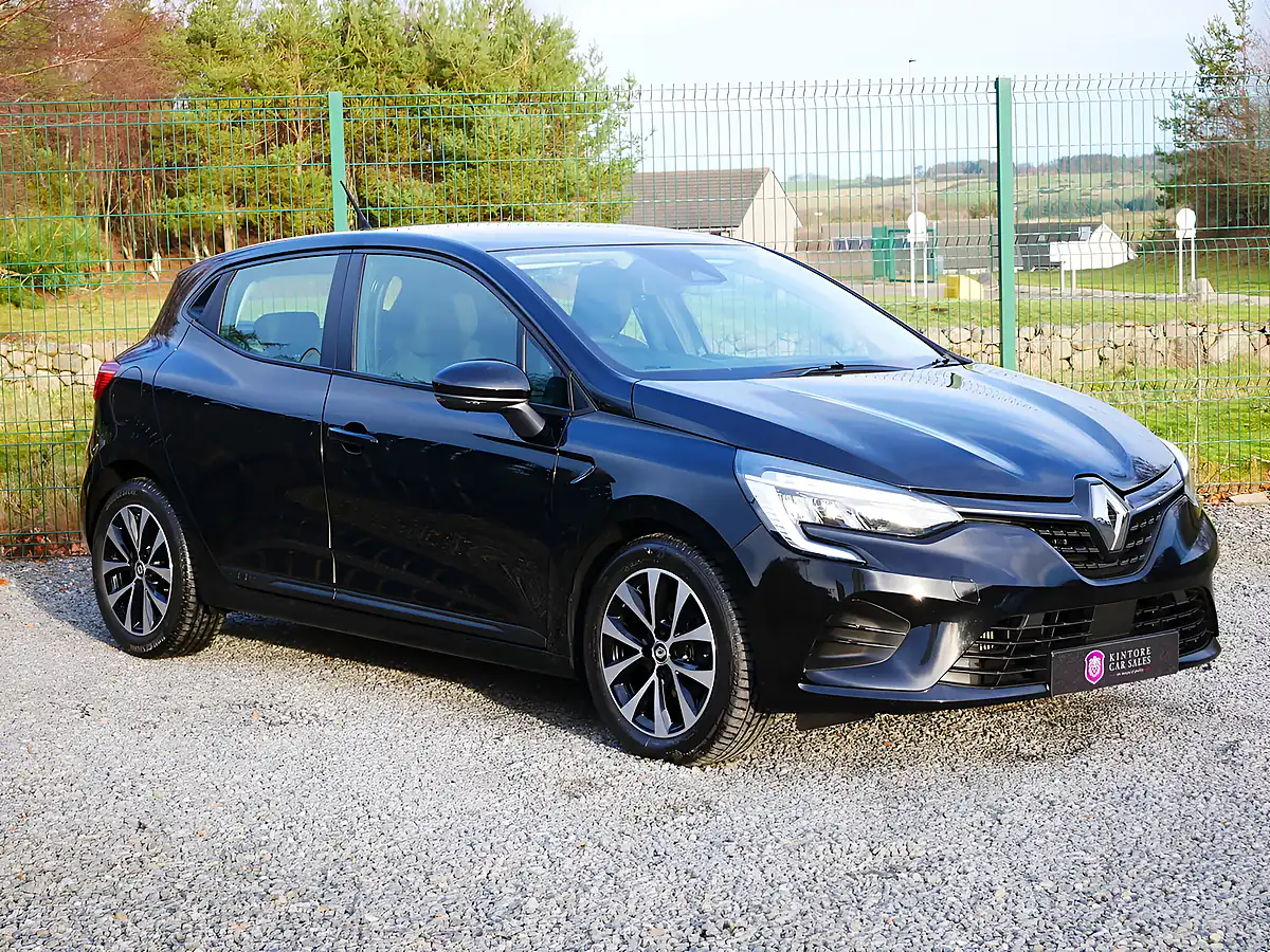 Used 2022 Renault Clio Iconic Diamond Black - Interior and Exterior details 2