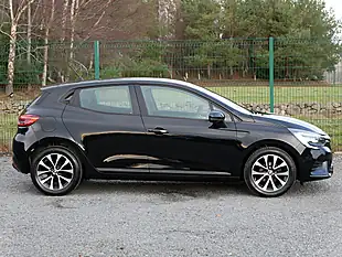 Used 2022 Renault Clio Iconic Diamond Black - Interior and Exterior details 5