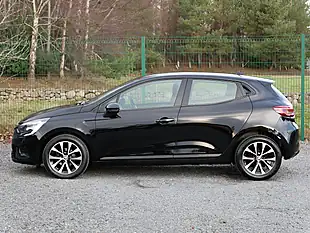Used 2022 Renault Clio Iconic Diamond Black - Interior and Exterior details 6