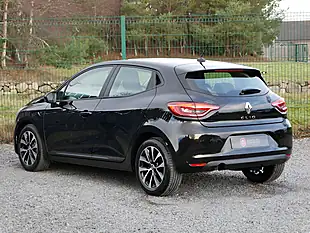 Used 2022 Renault Clio Iconic Diamond Black - Interior and Exterior details 7