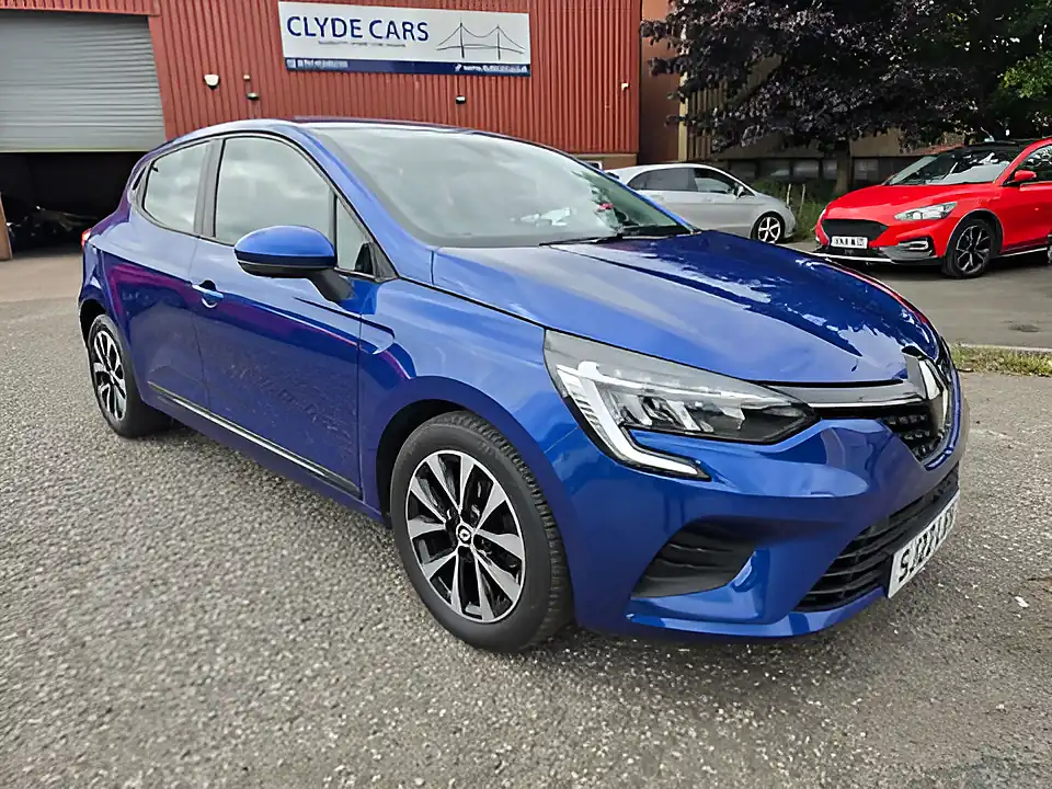 Used 2022 Renault Clio Iconic Edition Blue - Front View