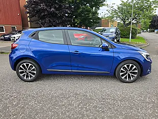 Used 2022 Renault Clio Iconic Edition Blue - Interior and Exterior details 4