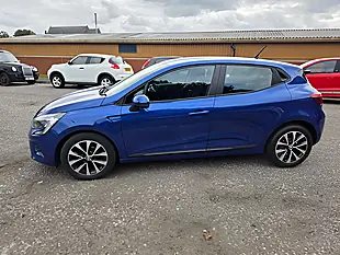 Used 2022 Renault Clio Iconic Edition Blue - Interior and Exterior details 5