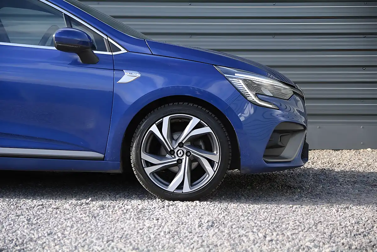 Used 2022 Renault Clio RS Line Blue - Interior and Exterior details 2