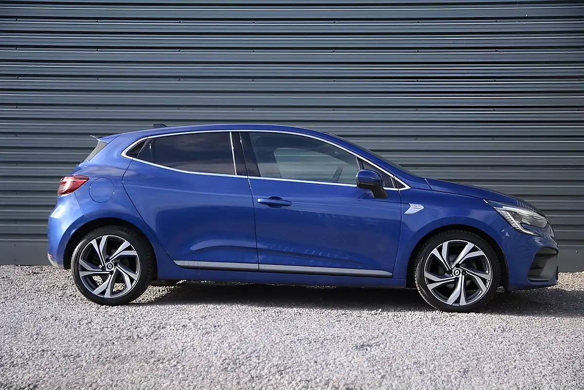 Used 2022 Renault Clio RS Line Blue - Interior and Exterior details 4