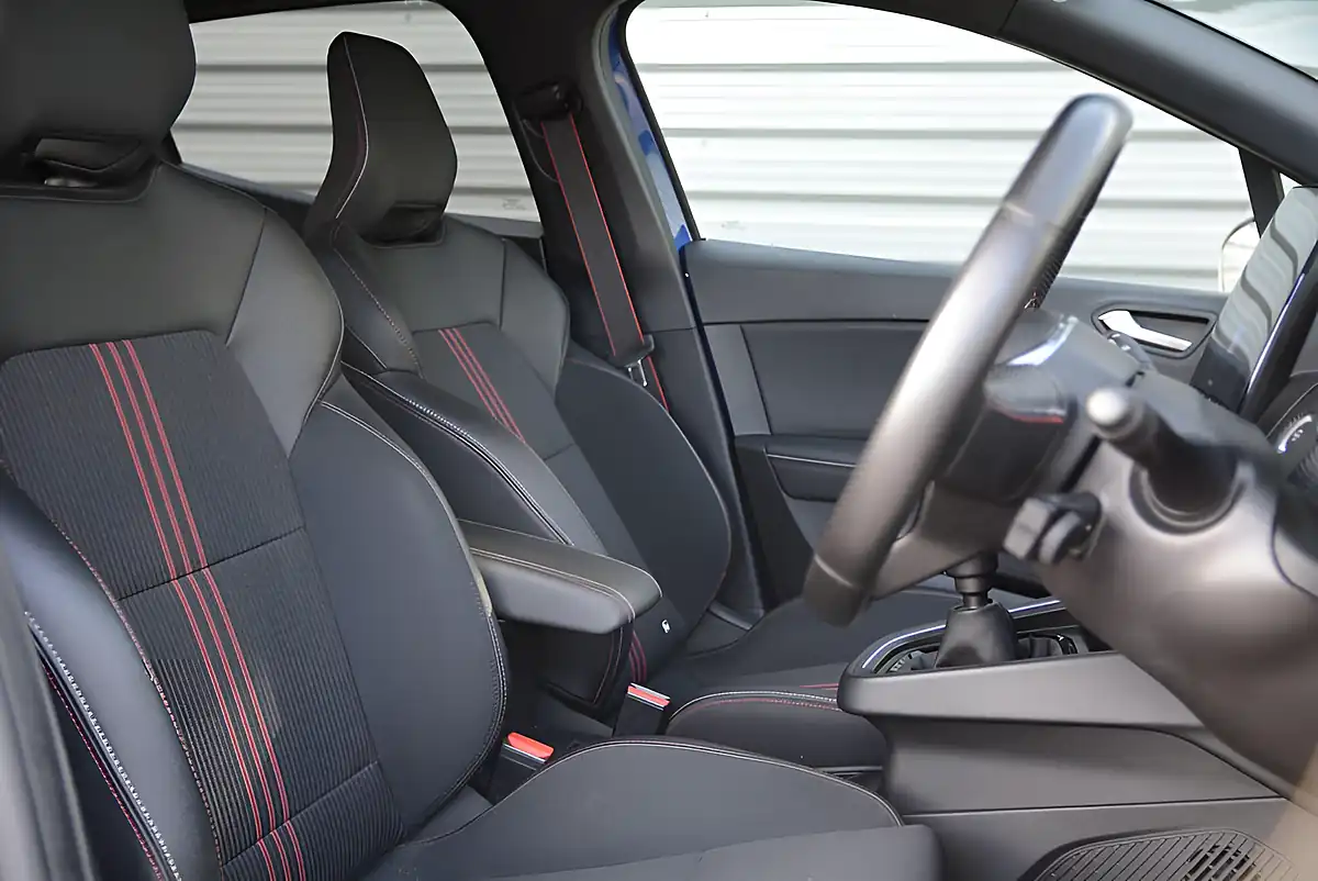 Used 2022 Renault Clio RS Line Blue - Interior and Exterior details 5
