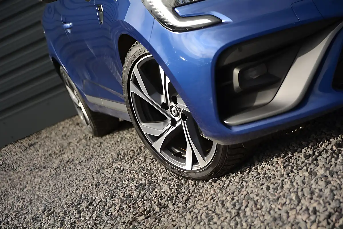 Used 2022 Renault Clio RS Line Blue - Interior and Exterior details 6