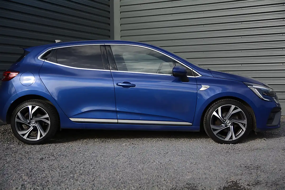 Used 2022 Renault Clio RS Line Blue - Interior and Exterior details 7