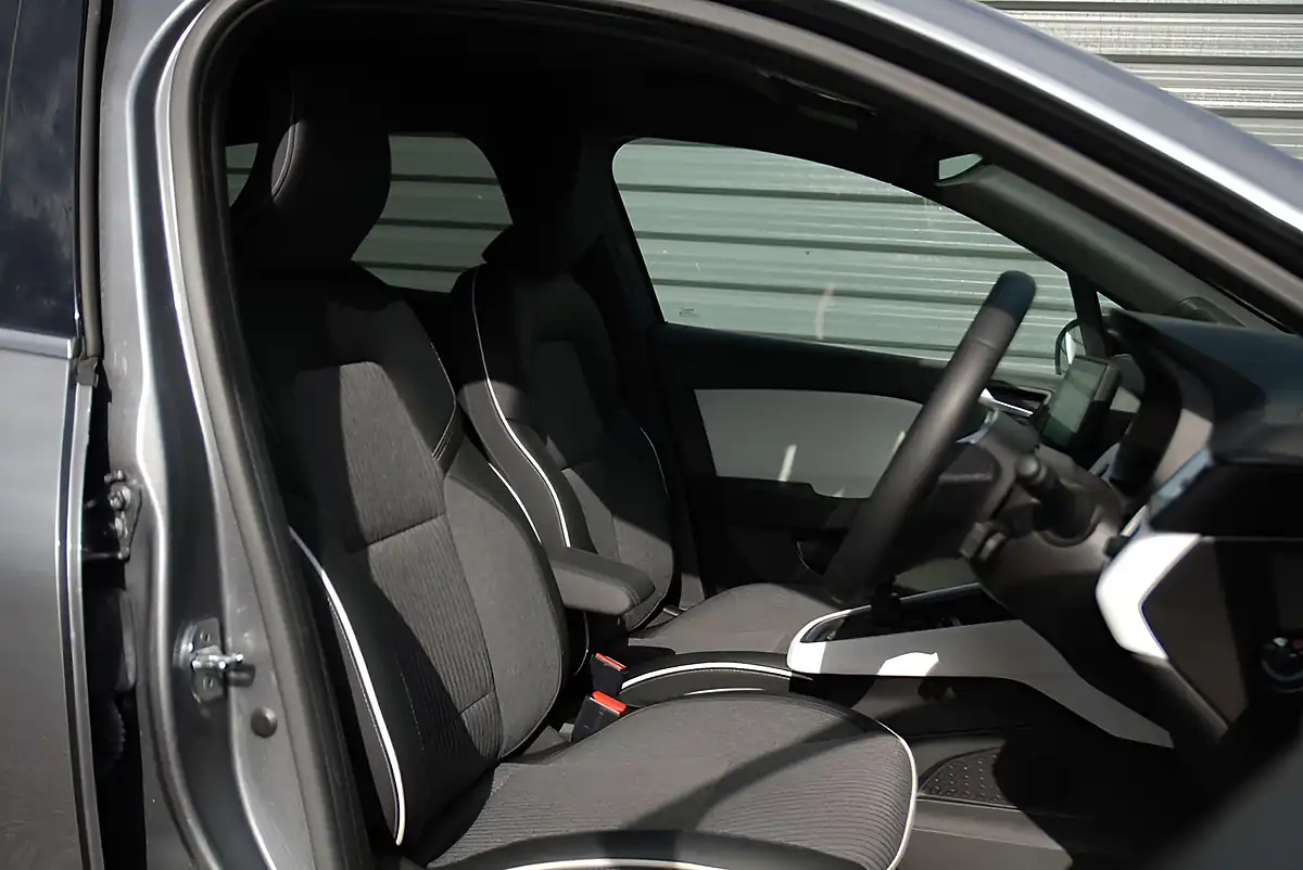 Used 2022 Renault Clio Techno Grey - Interior and Exterior details 5