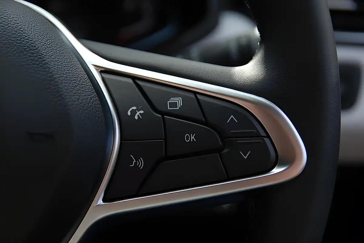 Used 2022 Renault Clio Techno Grey - Interior and Exterior details 9