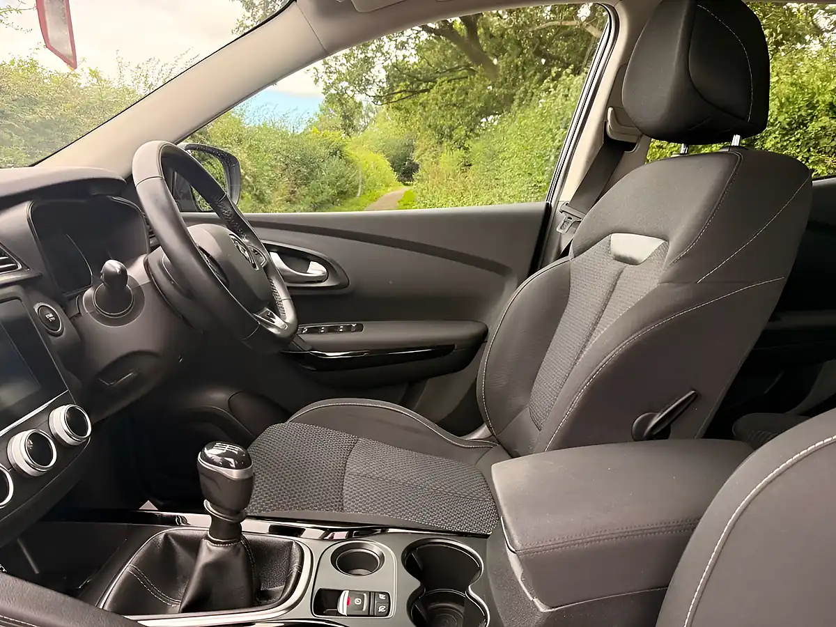 Used 2022 Renault Kadjar Equilibre Grey - Interior and Exterior details 11