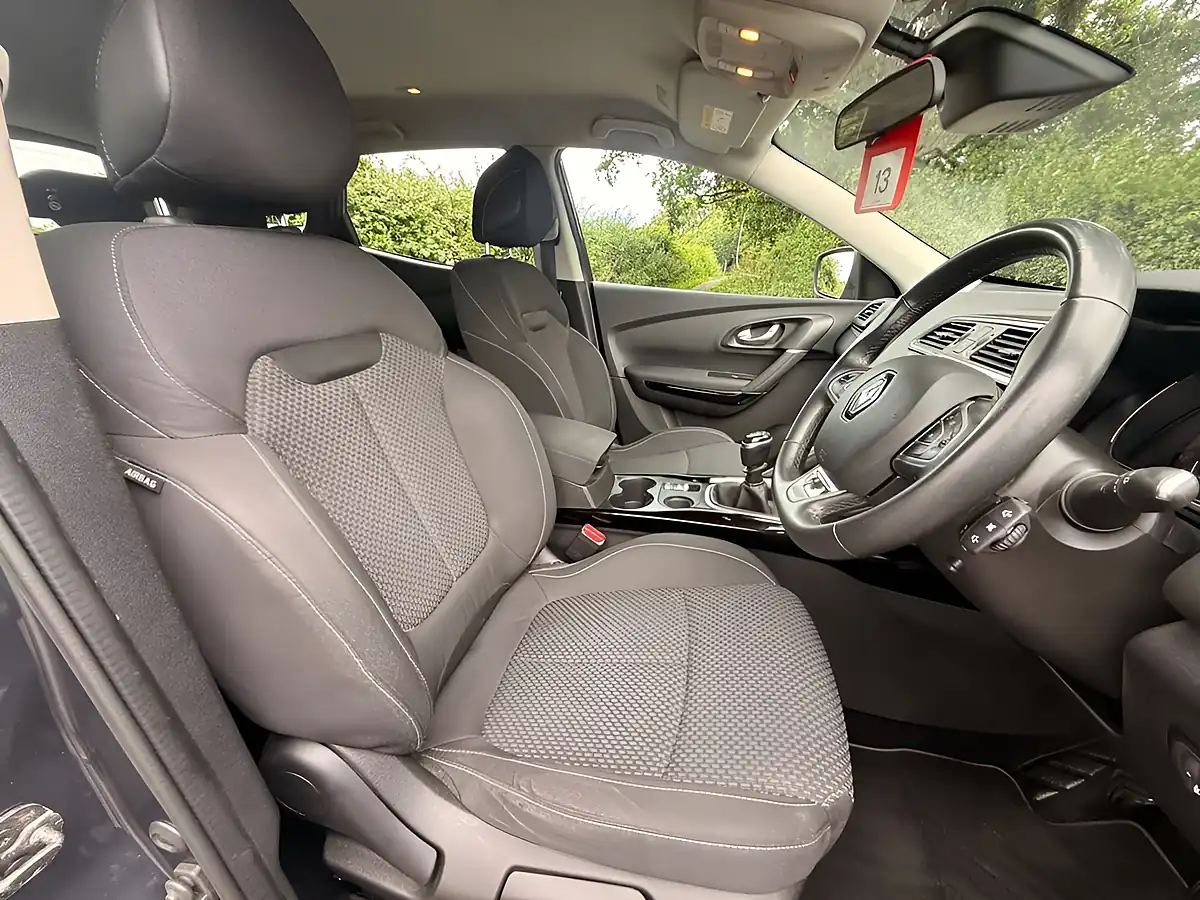 Used 2022 Renault Kadjar Equilibre Grey - Interior and Exterior details 9