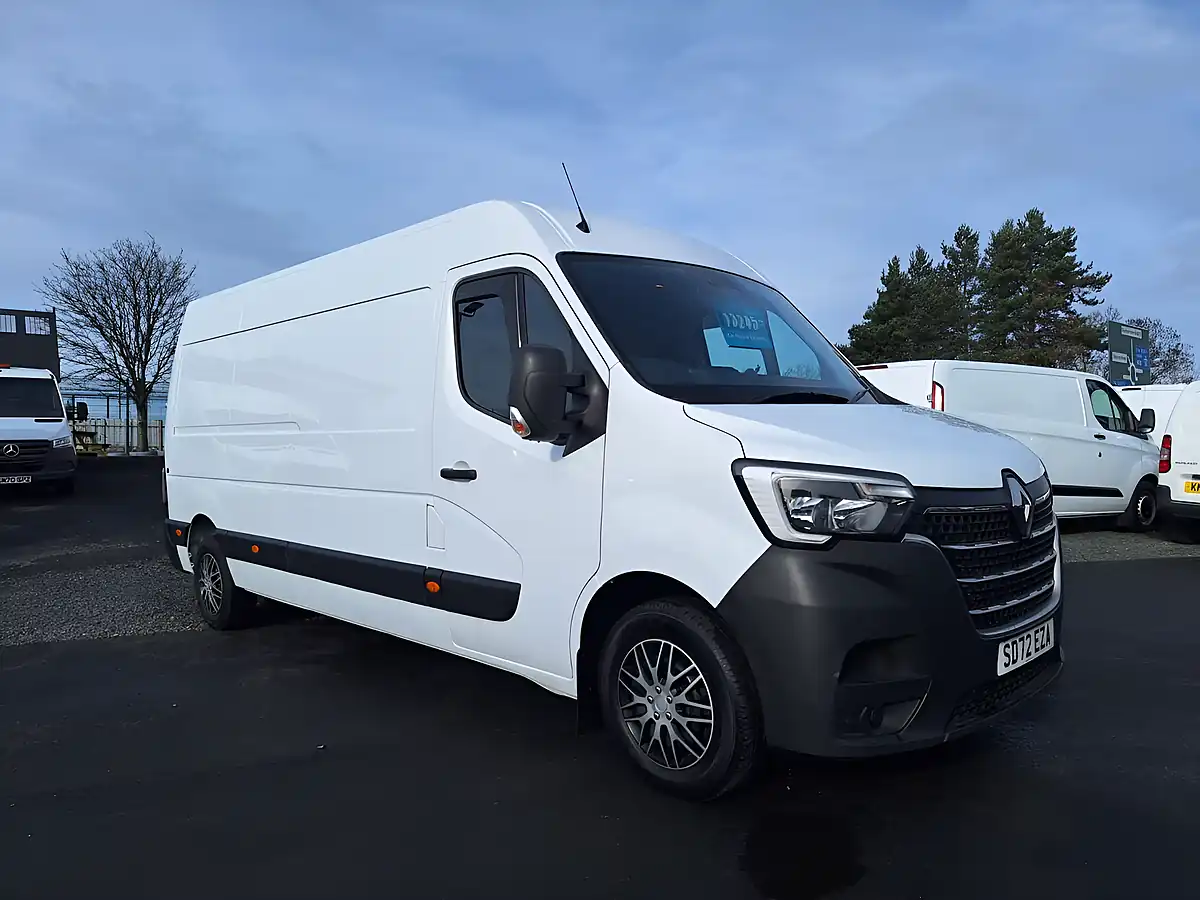 Used 2022 Renault Master 35 Business+ White - Front View