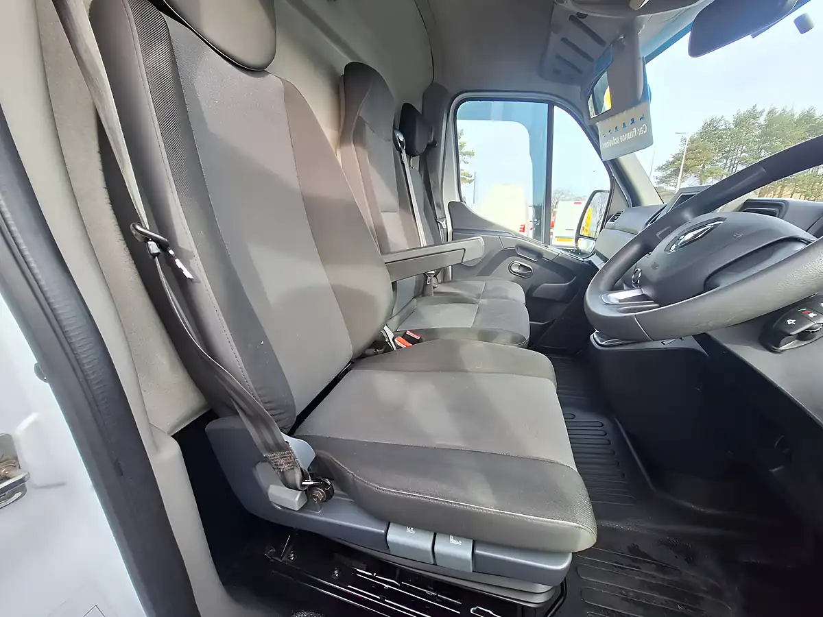 Used 2022 Renault Master 35 Business+ White - Interior and Exterior details 12