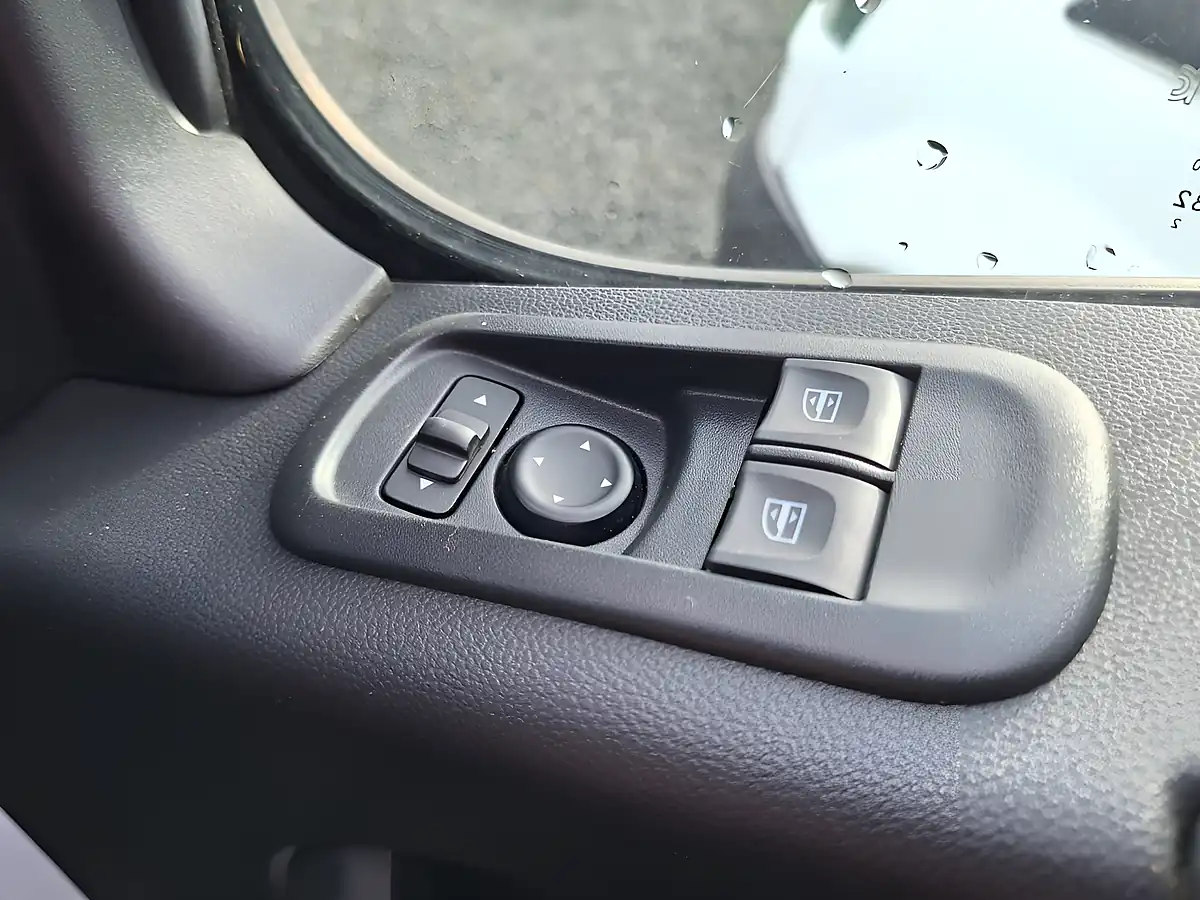 Used 2022 Renault Master 35 Business+ White - Interior and Exterior details 15