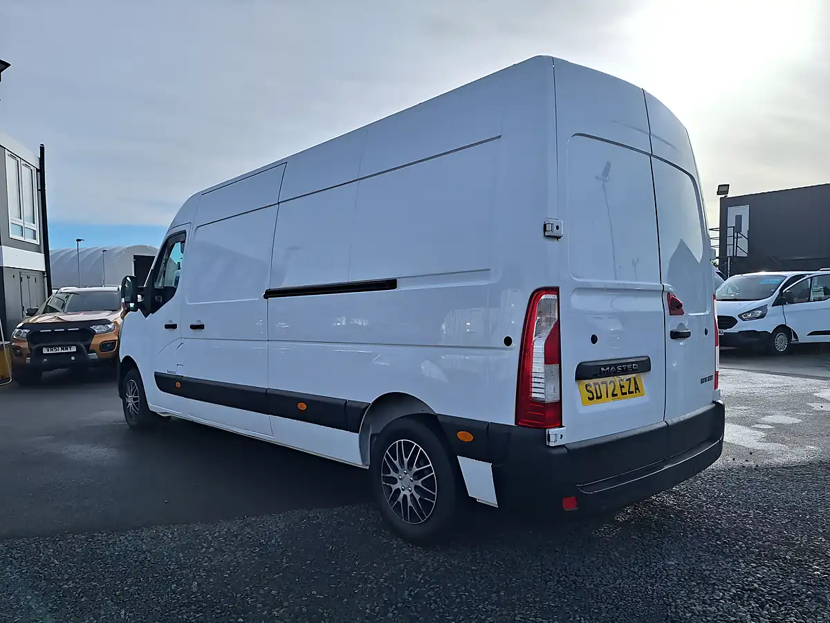 Used 2022 Renault Master 35 Business+ White - Interior and Exterior details 7